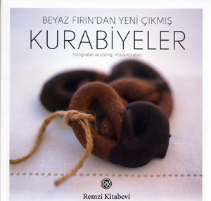 Beyaz Fırın'dan yeni çıkmış kurabiyeler